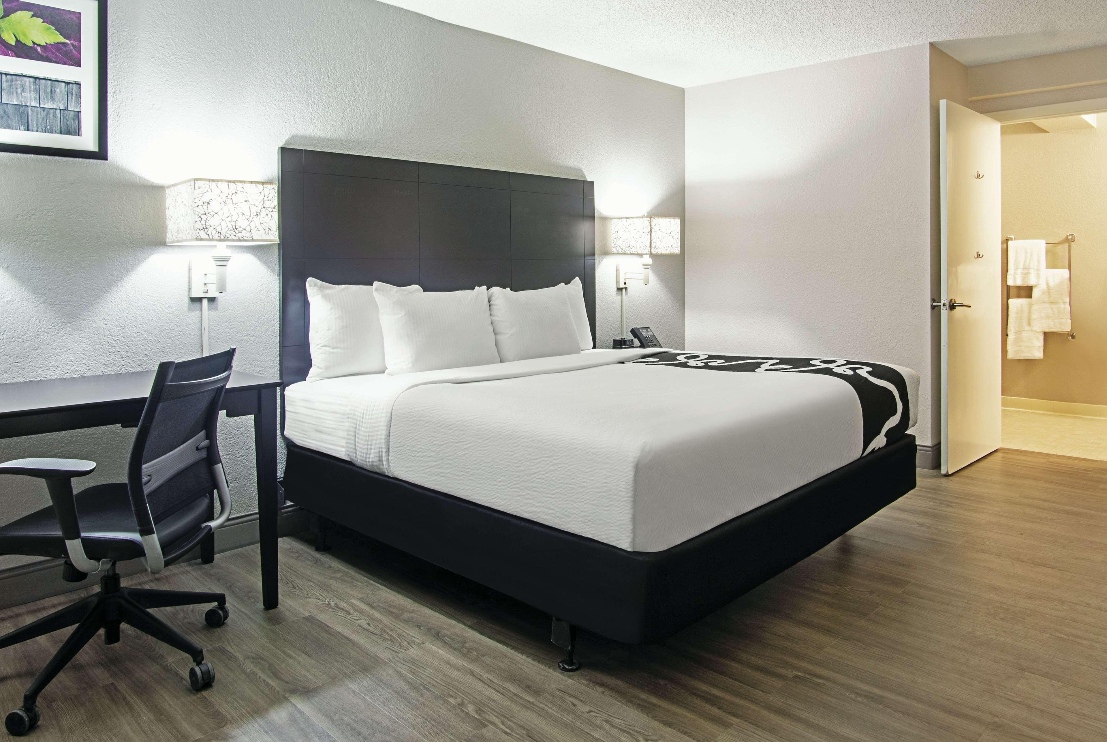 La Quinta Inn By Wyndham West Palm Beach - Florida Turnpike Century Village  Exteriör bild