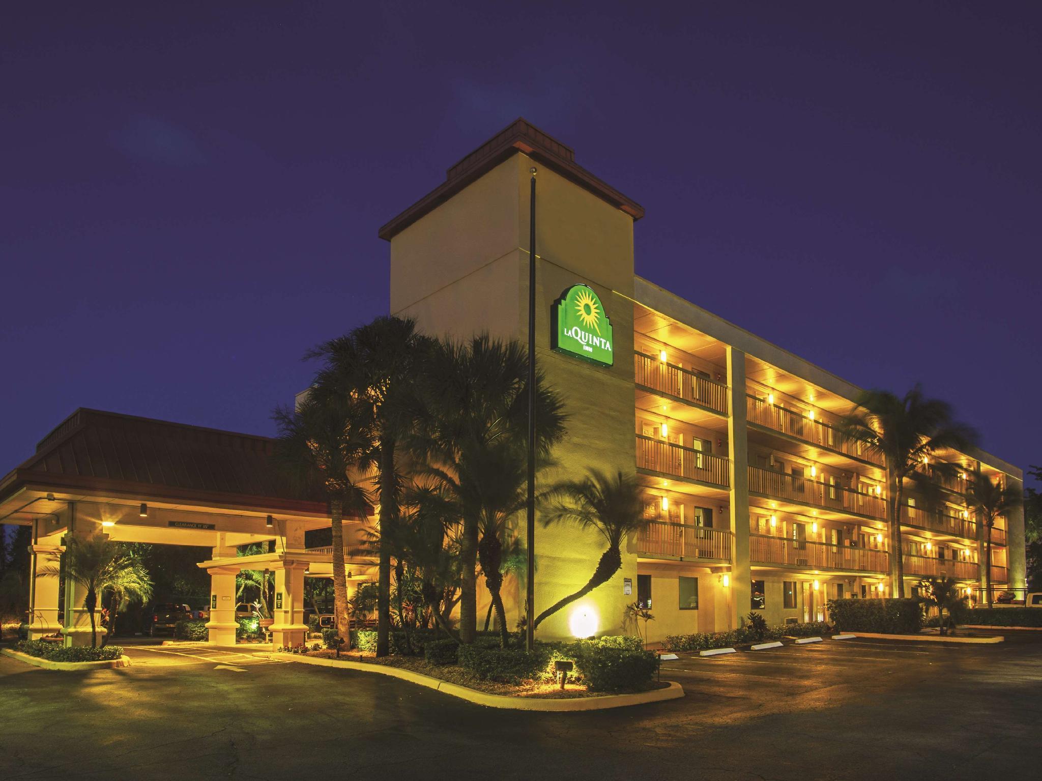 La Quinta Inn By Wyndham West Palm Beach - Florida Turnpike Century Village  Exteriör bild