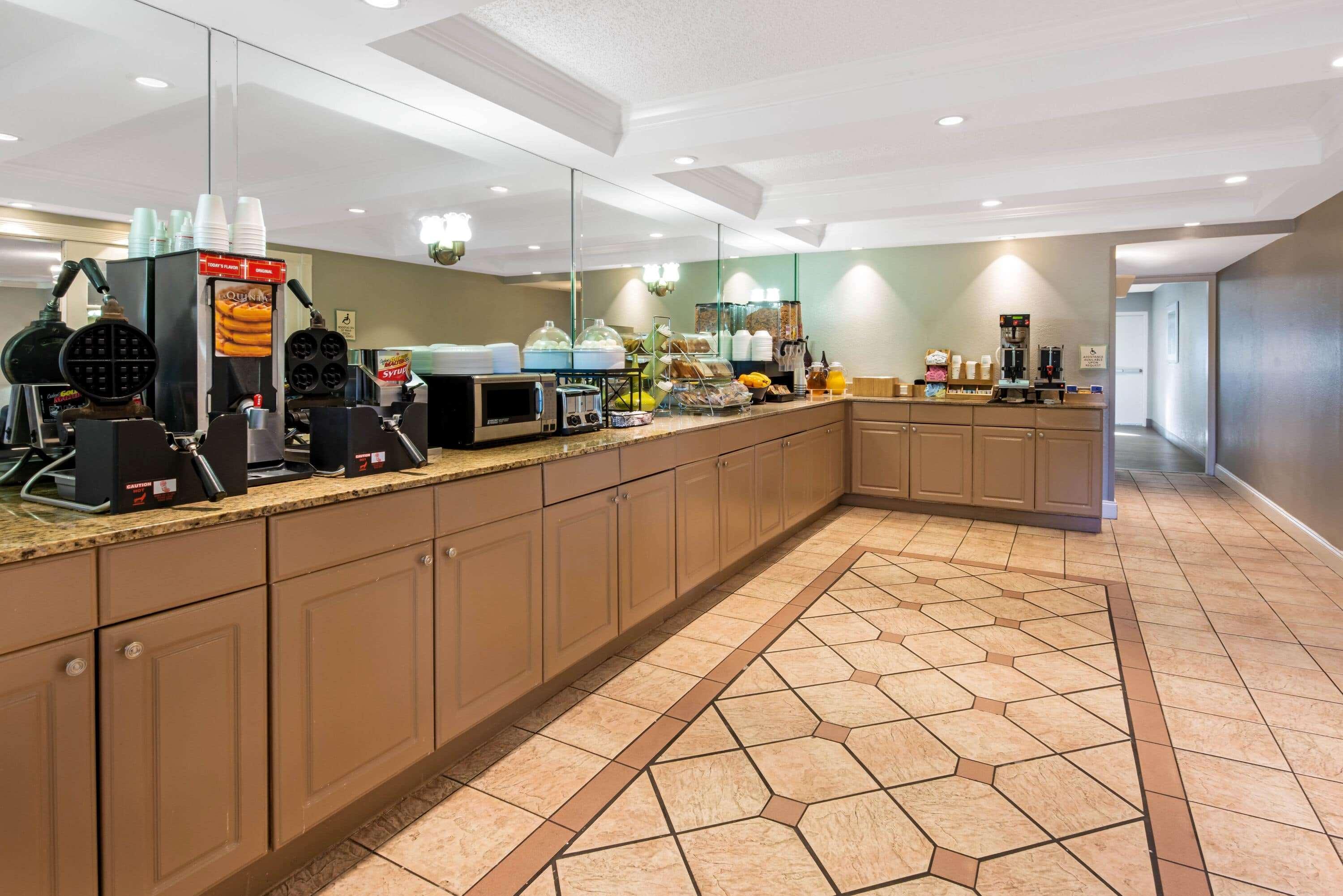 La Quinta Inn By Wyndham West Palm Beach - Florida Turnpike Century Village  Exteriör bild