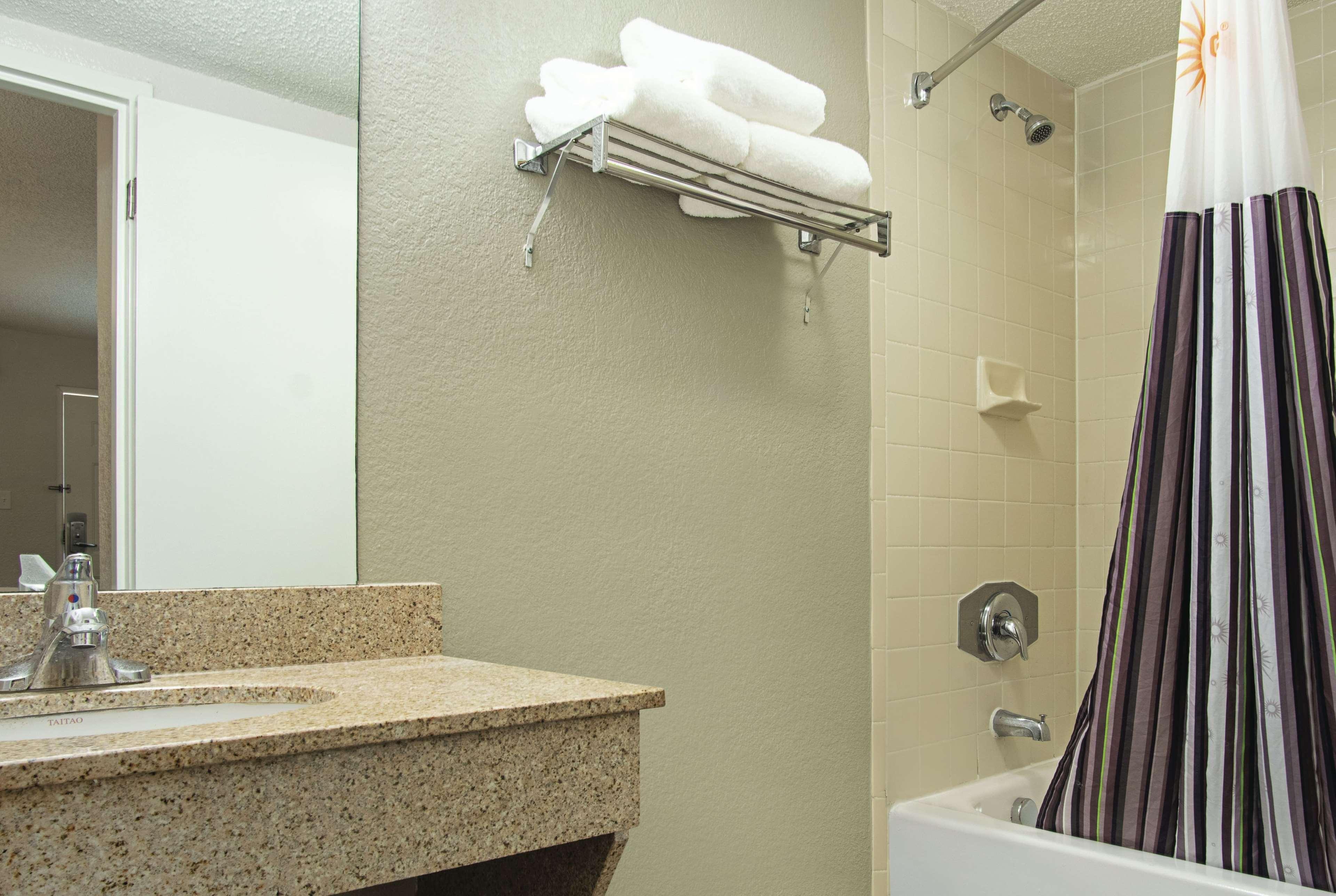 La Quinta Inn By Wyndham West Palm Beach - Florida Turnpike Century Village  Exteriör bild