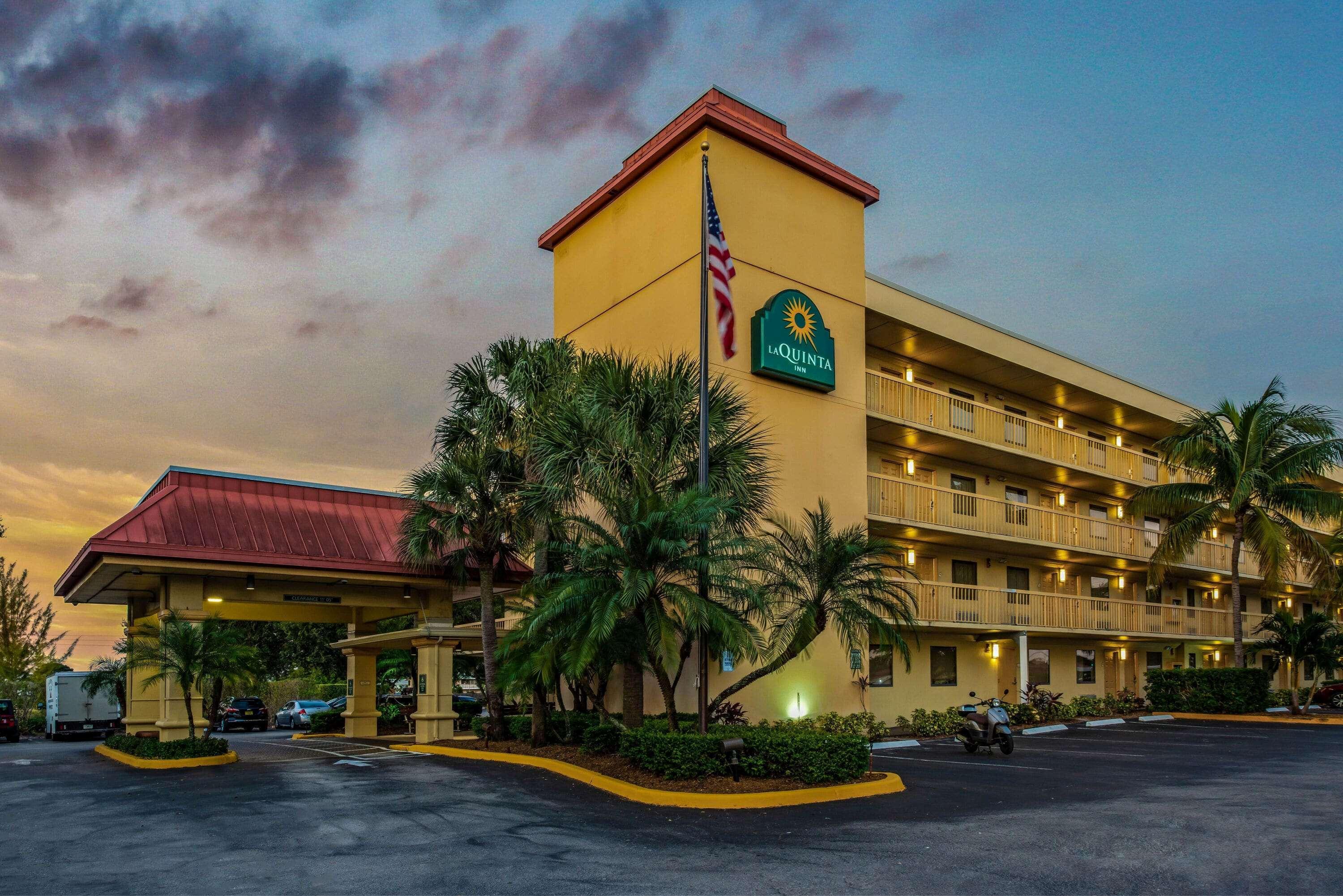 La Quinta Inn By Wyndham West Palm Beach - Florida Turnpike Century Village  Exteriör bild