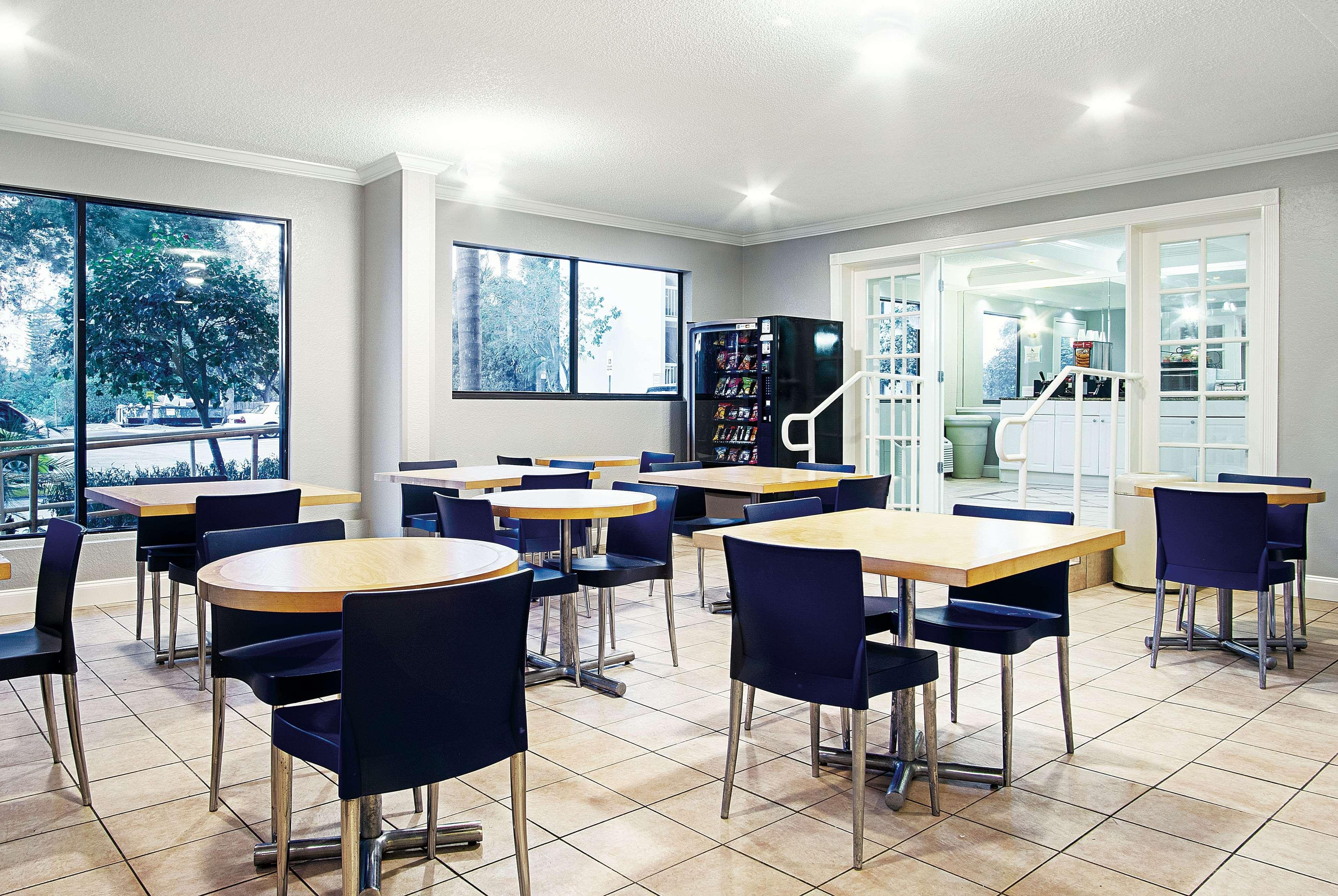 La Quinta Inn By Wyndham West Palm Beach - Florida Turnpike Century Village  Exteriör bild