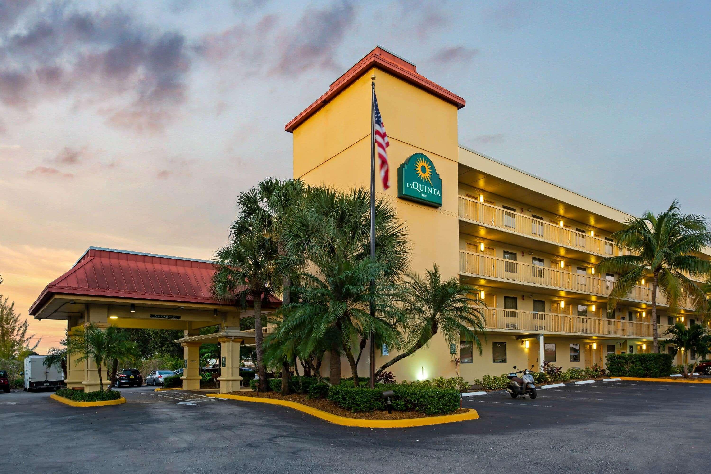 La Quinta Inn By Wyndham West Palm Beach - Florida Turnpike Century Village  Exteriör bild