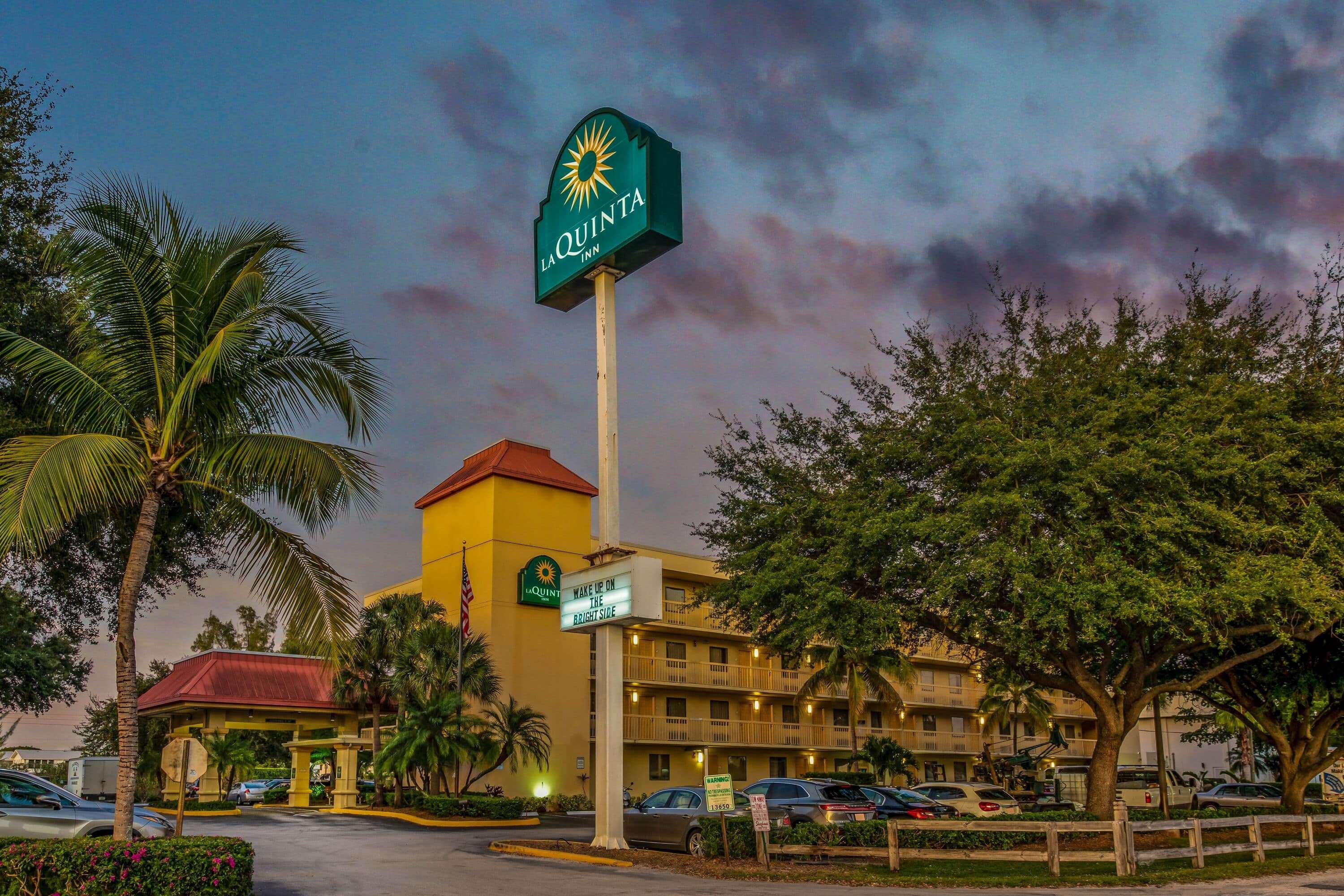 La Quinta Inn By Wyndham West Palm Beach - Florida Turnpike Century Village  Exteriör bild