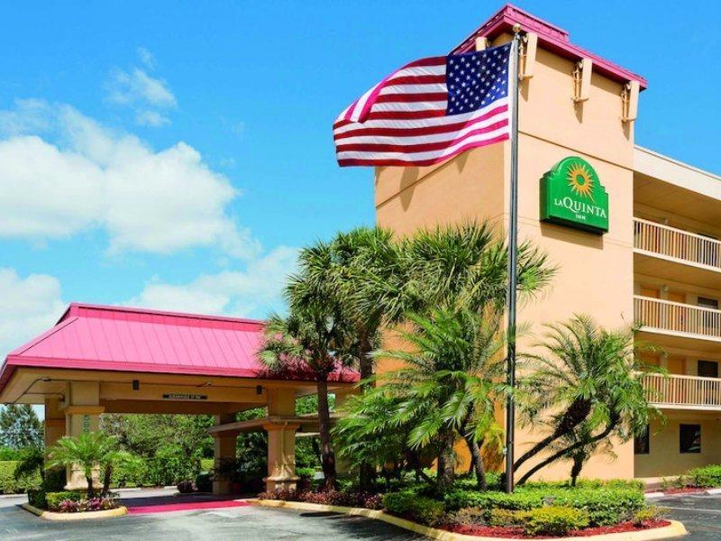 La Quinta Inn By Wyndham West Palm Beach - Florida Turnpike Century Village  Exteriör bild