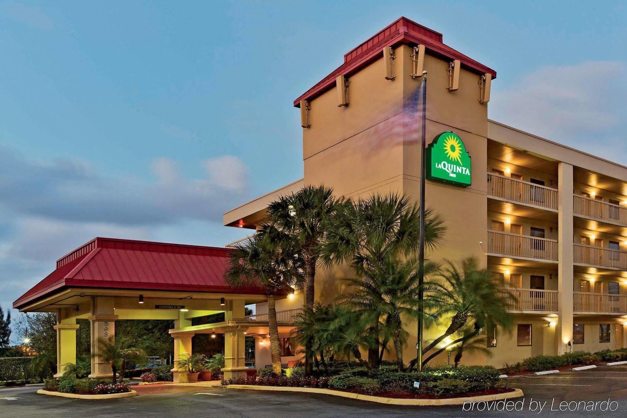 La Quinta Inn By Wyndham West Palm Beach - Florida Turnpike Century Village  Exteriör bild