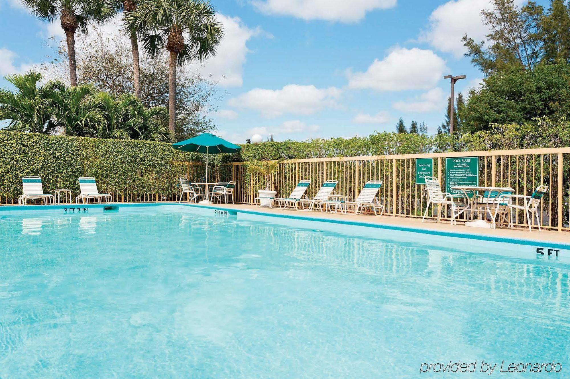 La Quinta Inn By Wyndham West Palm Beach - Florida Turnpike Century Village  Exteriör bild